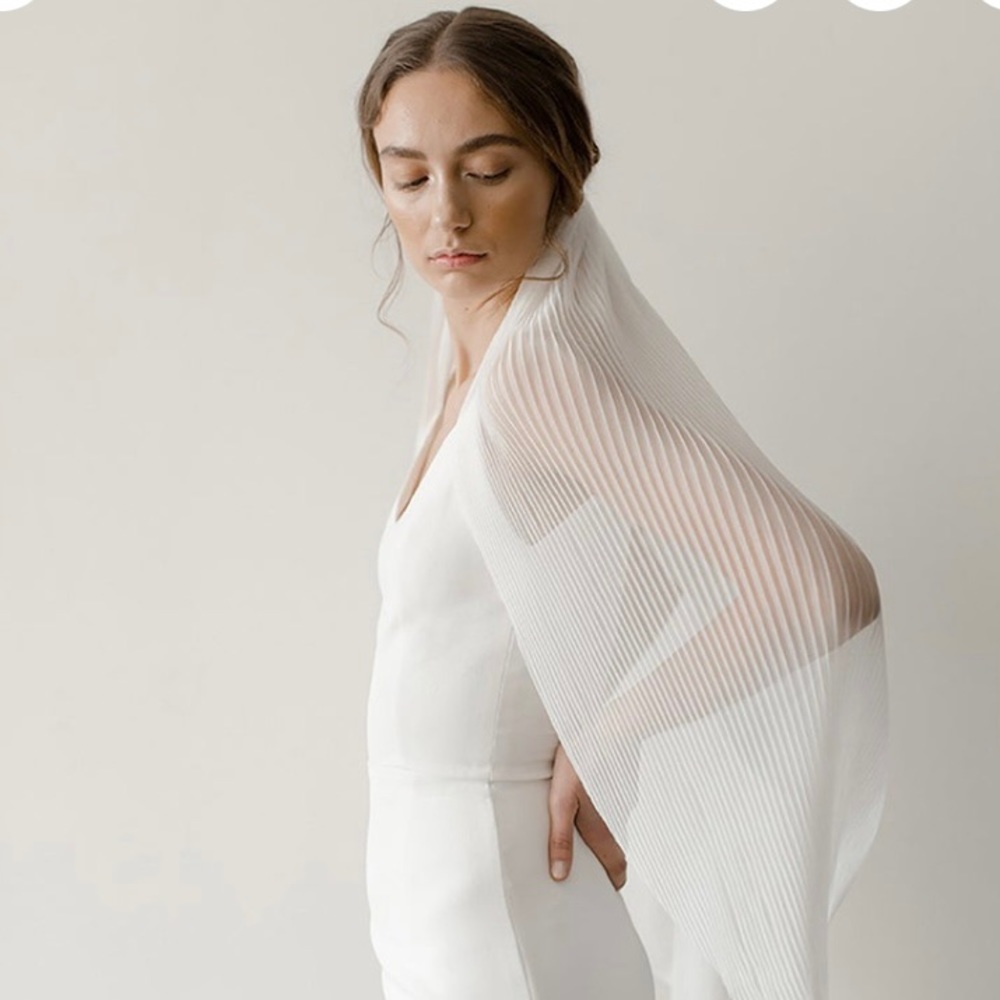 Pleated veil